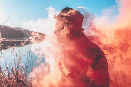 Nyobain Bikin Foto Pakai Smoke Bomb, Tapi Jangan Lupain Hal Ini Gan!