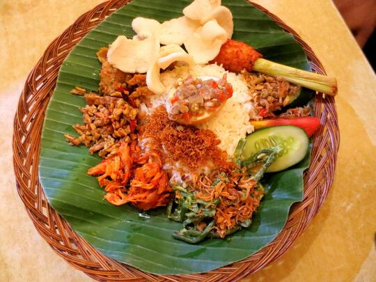 Apa Sih Hubungannya Politik dengan Nasi Padang?