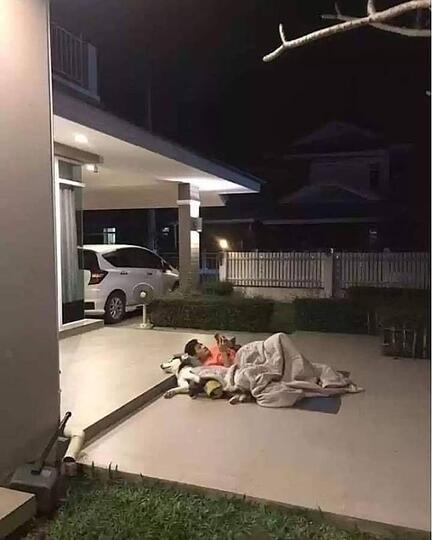 10 Kelakuan Orang Aneh yang Tertangkap Kamera. No 5 Kok Bisa Ya???