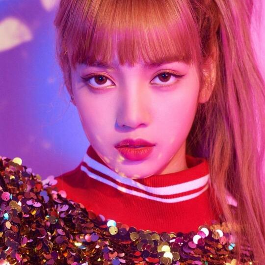 Duh! MISTERI Foto Penampakan Poni "LISA BLACKPINK" Bikin Netizen Penasaran!