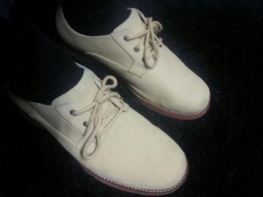 Cara Gampang Hilangkan Kerutan Pada Sepatu, Cobain deh Gan!