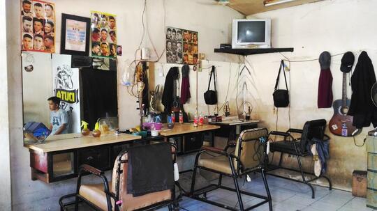 Barber Shop Legendaris Ini Banjir Pelanggan Tapi Bukan Buat Cukur