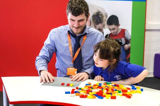 Braille Bricks dari LEGO Ini Bantu Penyandang Tunanetra Belajar Sambil Bermain, Gan!