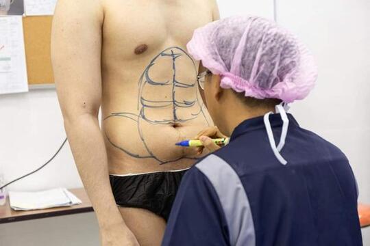 Gila, Thailand Sudah Menyediakan Perut Six Pack Palsu ! Mau ?