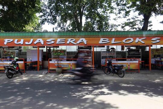 Wisata Kuliner Warung Kaki Lima Rasa Bintang Lima di Blok S Jakarta