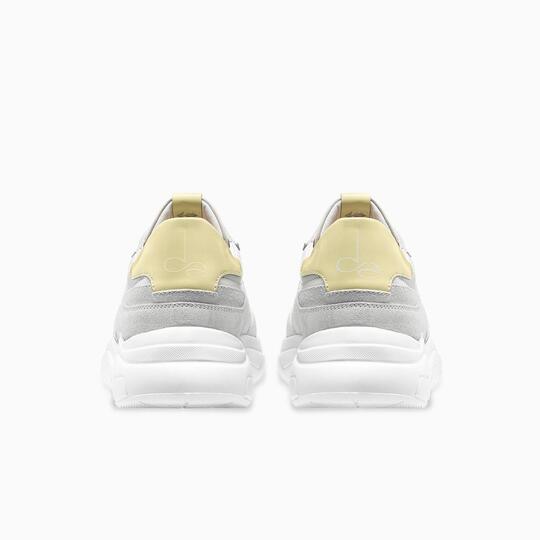 Sneakers Ini Terinspirasi dari Sepotong Croissant, Unik Tapi Nggak Bisa Dimakan Gan!
