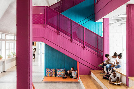 Sekolah Kemanusiaan Pengungsi Tel Aviv Ini Good Banget, Penuh Warna, Gan!