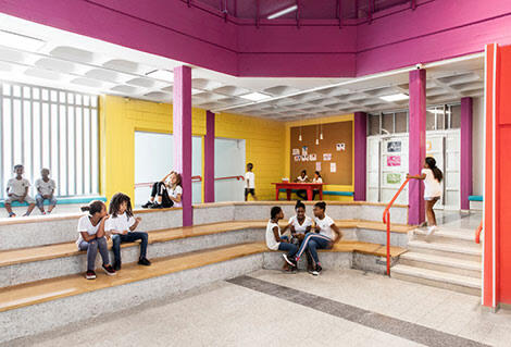 Sekolah Kemanusiaan Pengungsi Tel Aviv Ini Good Banget, Penuh Warna, Gan!