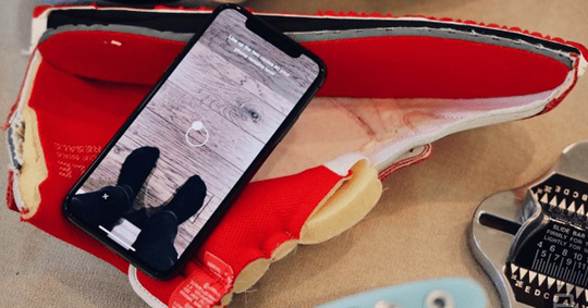 Gausah Khawatir Lagi Beli Sepatu Kegedean! Ukur Aja Kakimu Lewat Augmented Reality!