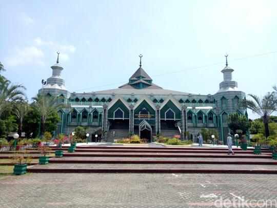 Al-Markaz Al-Islami, Masjid Terbesar di Timur Indonesia