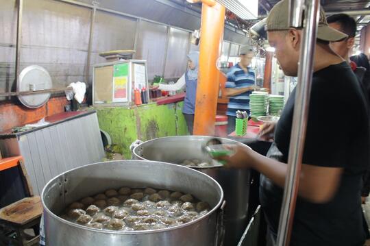 Wisata Kuliner Warung Kaki Lima Rasa Bintang Lima di Blok S Jakarta