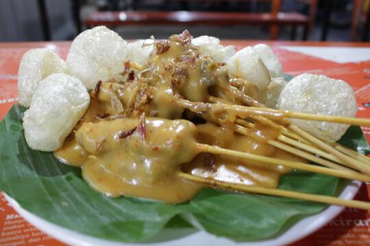 Wisata Kuliner Warung Kaki Lima Rasa Bintang Lima di Blok S Jakarta