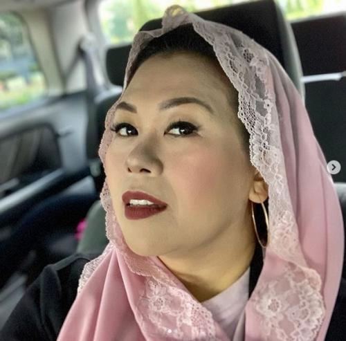 Cantiknya Yenny Wahid dengan Riasan Sederhana