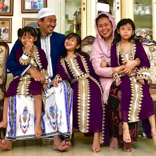 Cantiknya Yenny Wahid dengan Riasan Sederhana