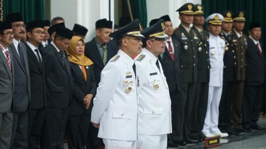 Tak Lebih 10 Menit, Bupati Cirebon Dilantik Lalu Diberhentikan