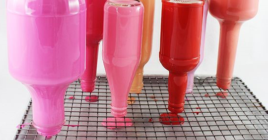 Botol Kaca Bekas Bisa Kalian Sulap Menjadi Vas Bunga Cantik Aneka Warna, GanSis!