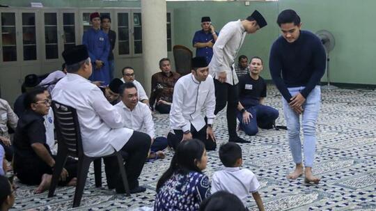 Takziah Ani Yudhoyono dengan Jins Dibully, Kaesang Minta Maaf