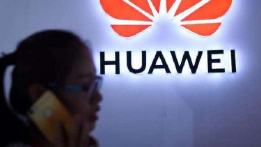Ponsel Huawei Dilarang Install Facebook, WhatsApp, & Instagram
