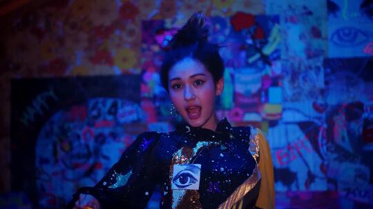 Berapa Kali Somi Ganti Baju di MV 'Birthday'? (Semuanya Gemas)