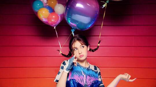 Berapa Kali Somi Ganti Baju di MV 'Birthday'? (Semuanya Gemas)