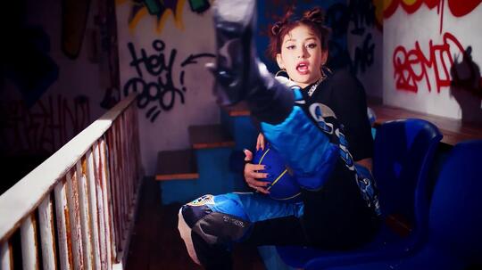 Berapa Kali Somi Ganti Baju di MV 'Birthday'? (Semuanya Gemas)