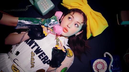Berapa Kali Somi Ganti Baju di MV 'Birthday'? (Semuanya Gemas)