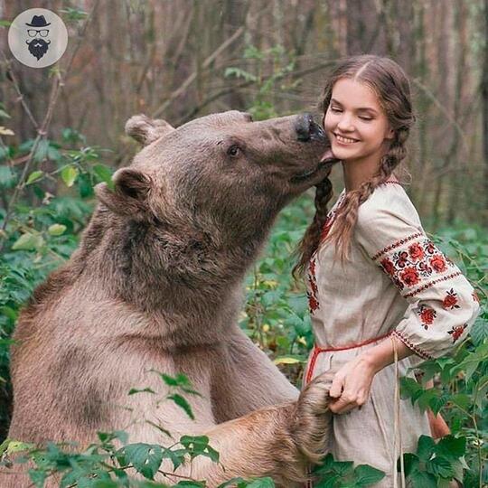 Deretan Potret Wanita Cantik dan Hewan Buas Ini Keren Banget? Yuk Kepoin Gan!