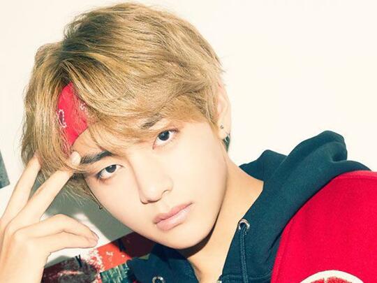 Gantengnya Kebangetan, Potret Taehyung BTS Ini Bikin Kamu Sadar Pangeran Itu Nyata!