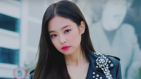 Wow! Karena MERK, JENNIE BLACKPINK "MENOLAK" Pegang PONSEL Fansnya !?