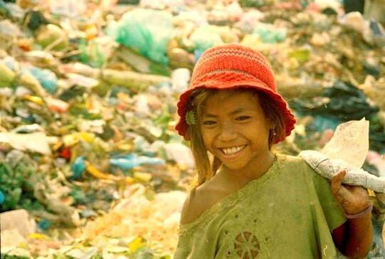 Gadis Pemulung Sampah itu Kini Jadi Mahasiswi Cantik di Universitas Melbourne