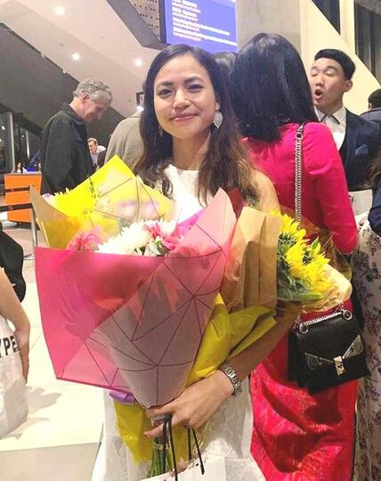 Gadis Pemulung Sampah itu Kini Jadi Mahasiswi Cantik di Universitas Melbourne
