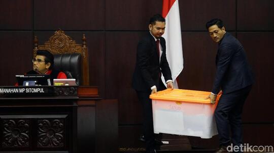 Penampakan Box Kontainer di Sidang Lanjutan Sengketa Pilpres 2019