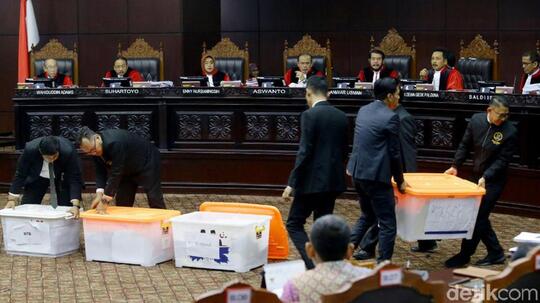 Penampakan Box Kontainer di Sidang Lanjutan Sengketa Pilpres 2019