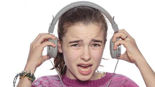 Aerphone/Headset Terpasang Lama Di Telinga Berbahaya (Hati-hati!)