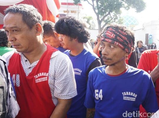 Bassist Boomerang Hubert Henry Loncat dari Lantai 2 Saat Ditangkap