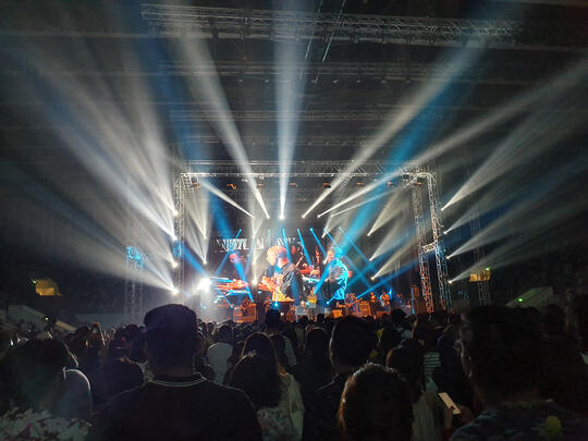 Awalnya Males Nonton Festival Musik Sendiri, Eh Malah Asyik Sendiri!