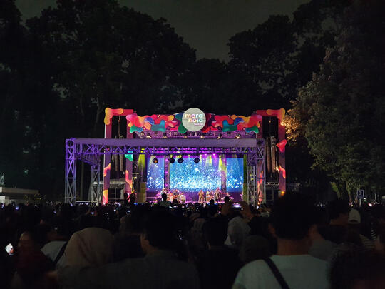 Awalnya Males Nonton Festival Musik Sendiri, Eh Malah Asyik Sendiri!