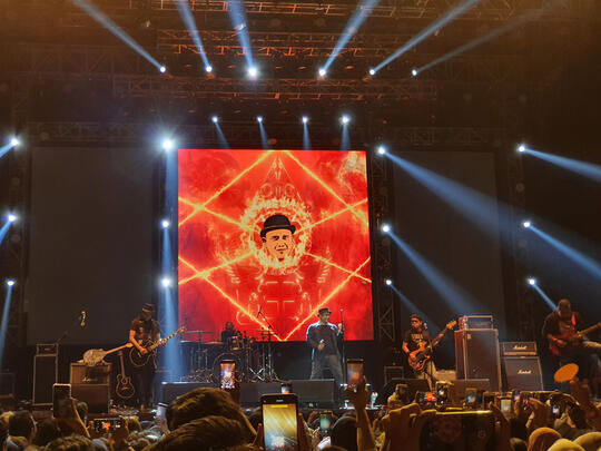 Awalnya Males Nonton Festival Musik Sendiri, Eh Malah Asyik Sendiri!