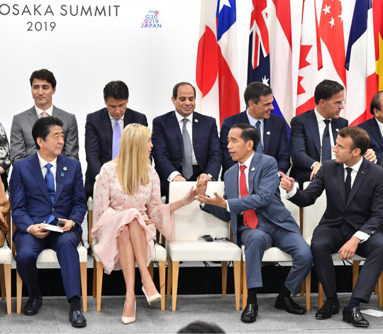 Momen Jokowi Berbincang dengan Si Cantik Ivanka Trump