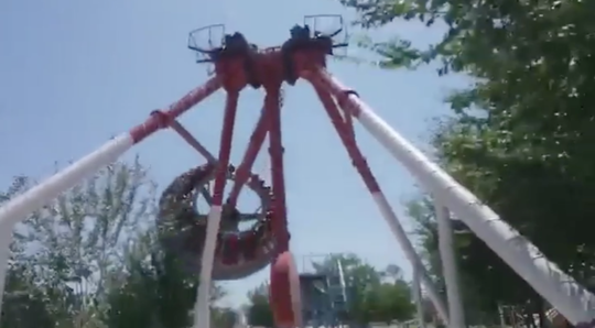 Ngeri Gan! Video Viral Wahana Extreme Swing Pendulum Ini "PATAH" Jadi Dua!