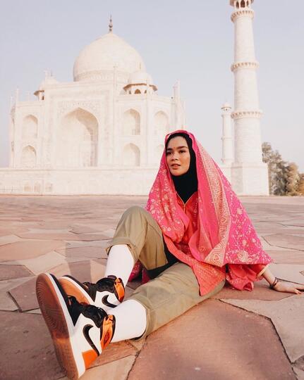 Mau Tampil Hypebeast Ala Hijaber? Ikutin Gaya 5 Cewek Keren Ini Aja Sist!