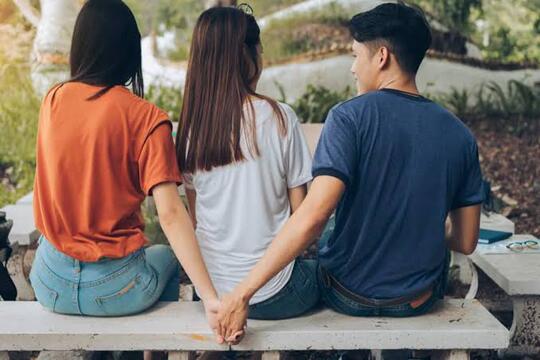 Kalian Tipe Posesif Atau Tidak Posesif? Inilah Yang Harus Dilakukan Dalam Hubungan!!
