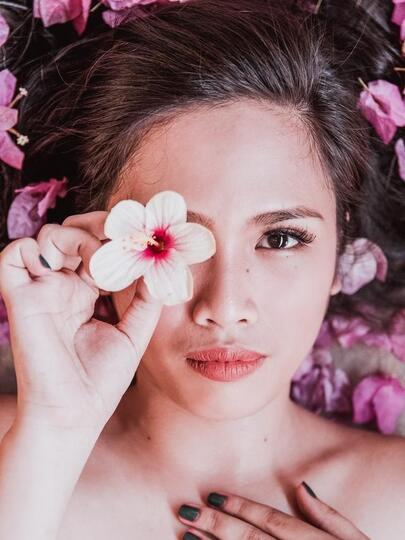 Apa Benar Kalau Kepercayaan Diri Perempuan Asia Masih Rendah? Kira-kira Kenapa Ya?
