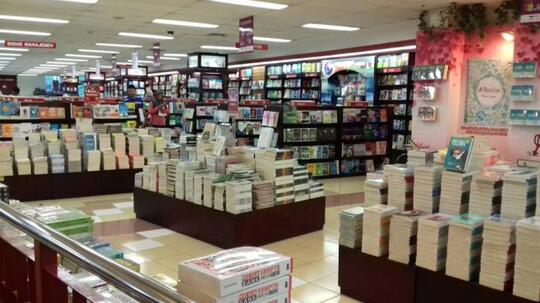 Hobi Baca Buku, Cobain Tips Keren Milih Buku Ini!