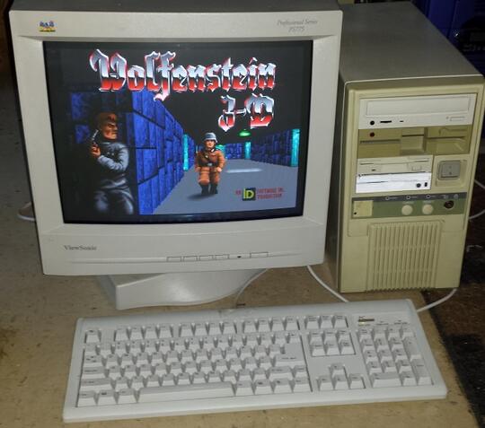 Mau ngegame tapi MISSQUEEN ππ ? pilihannya console atau PC?