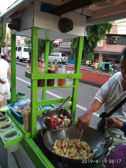 Viral, Gerobak Pedagang Gorengan Ini Pakai CCTV, Asli atau Palsu?