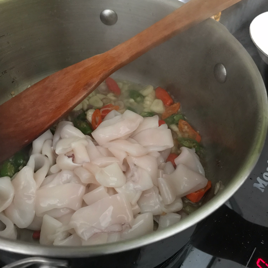 Resep cumi tinta yang gampang dibuat di rumah, cobain deh!