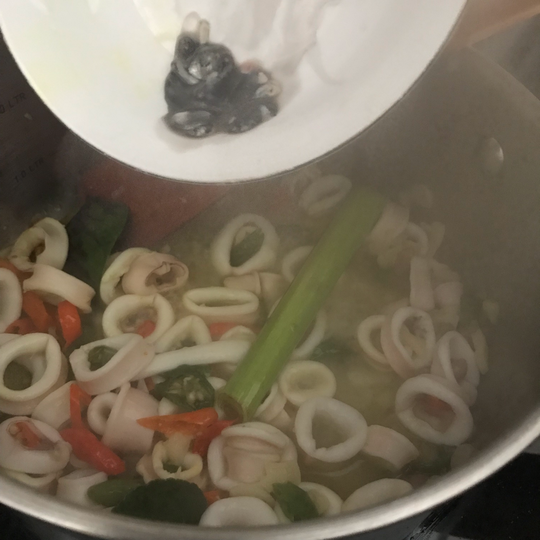 Resep cumi tinta yang gampang dibuat di rumah, cobain deh!