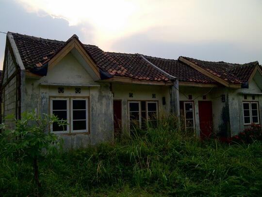 Boncengin Kuntilanak Rumah Kosong di Perumahan Bekasi Timur
