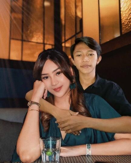 Ngebet Foto Bareng Anya Geraldine, 10 Editan Fans Ini Bikin Ngakak!